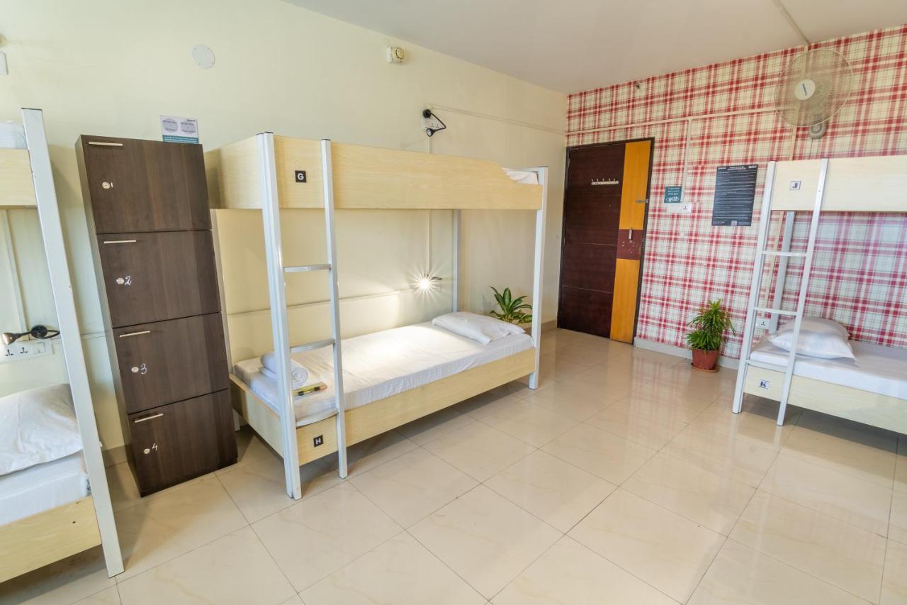 Offbeat Ccu Hostel Kolkata Bagian luar foto