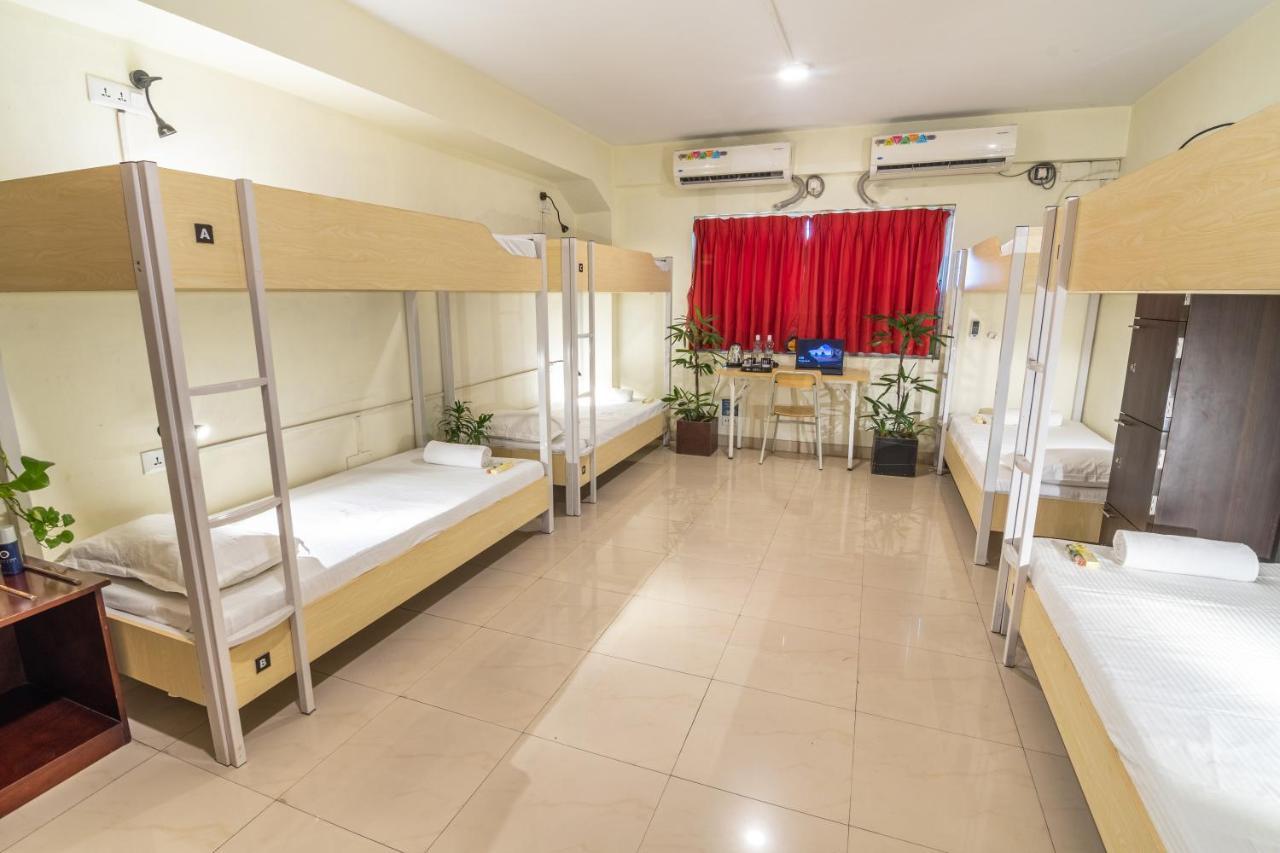 Offbeat Ccu Hostel Kolkata Bagian luar foto
